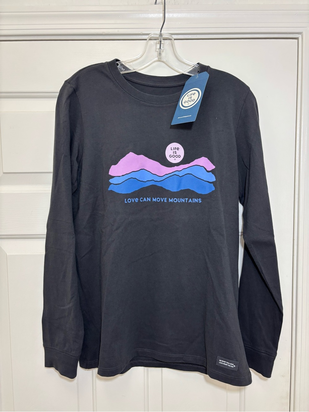 NWT Life is Good Size M Crusher Tee Shirt Top Long Sleeve Mountain Love